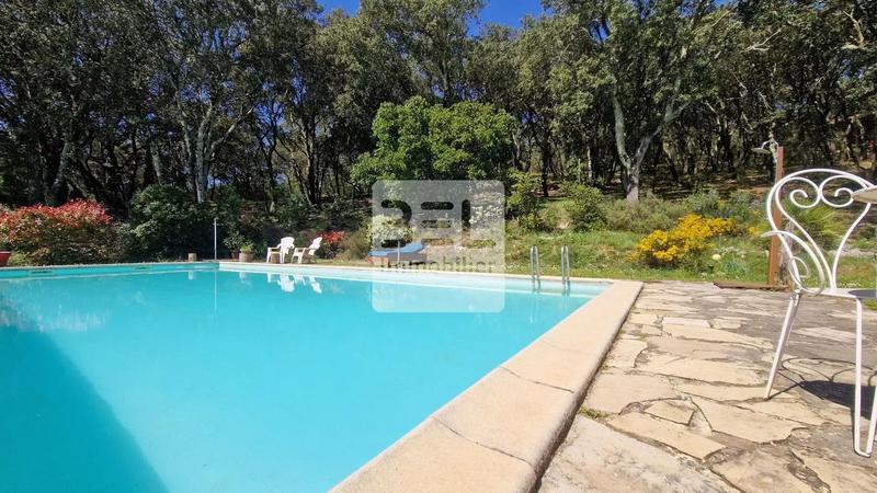 Propriété - 750 m² - 25 pièces