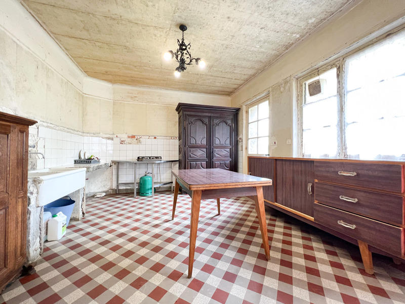 Propriété - 300 m² - 13 pièces