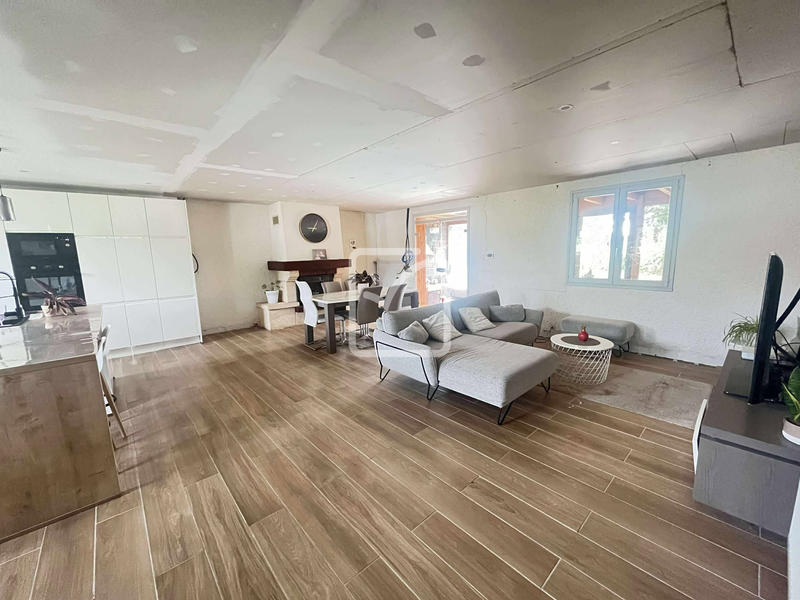 Maison - 180 m² - 7 pièces