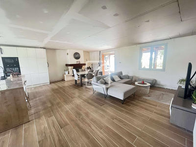 Maison - 180 m² - 7 pièces