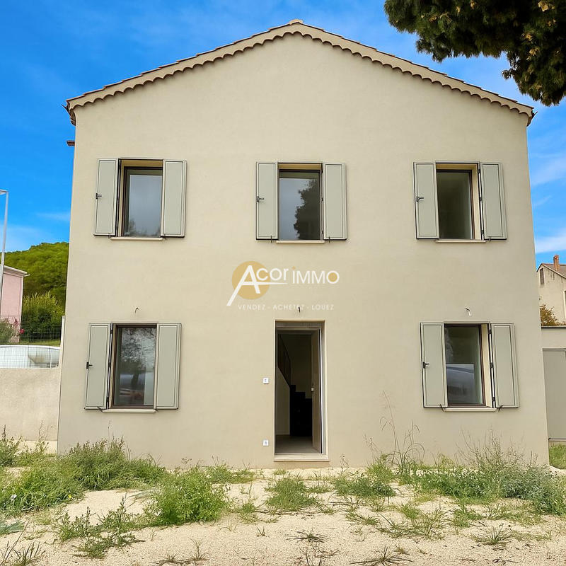 Maison - 93 m² - 4 pièces