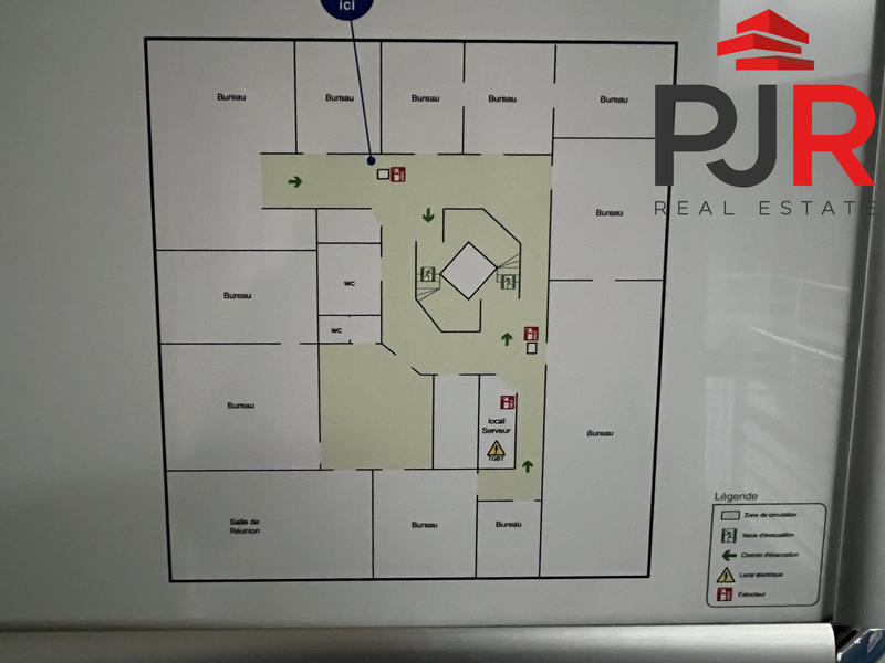 Local d'activités - 944 m²