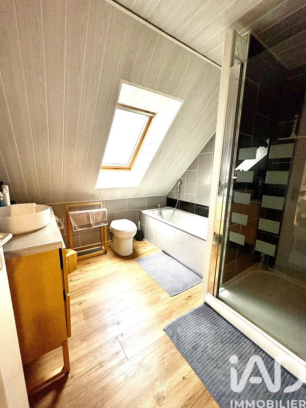 Maison - 93 m² - 4 pièces