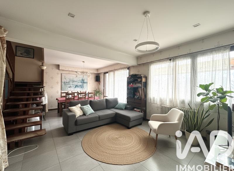 Maison - 182 m² - 9 pièces