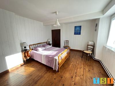 Maison - 260 m² - 12 pièces