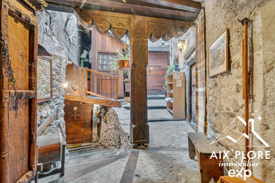 Maison - 438 m² - 12 pièces