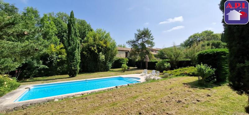 Maison - 224 m² - 6 pièces