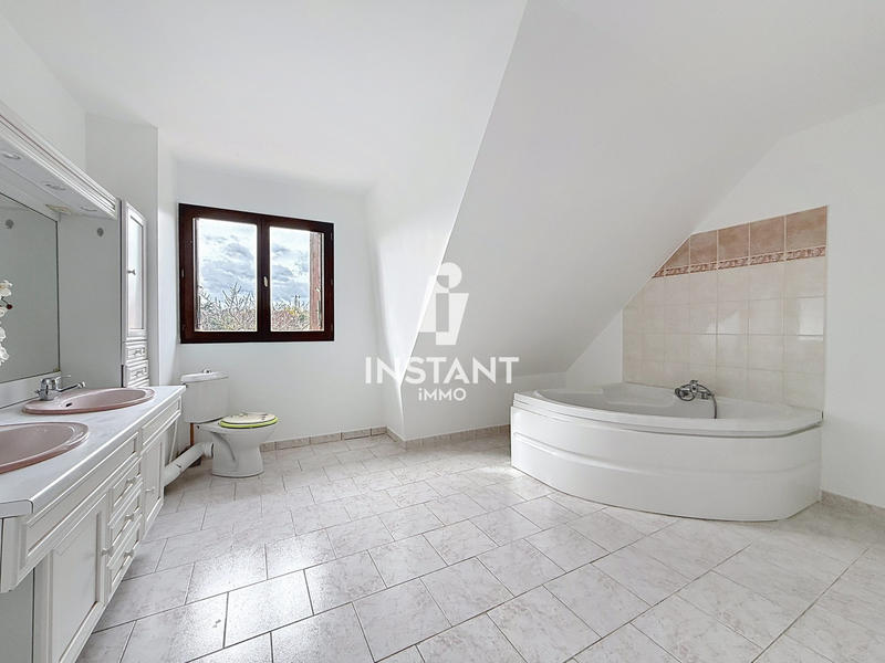 Maison - 142 m² - 8 pièces