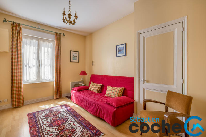 Maison - 245 m² - 8 pièces