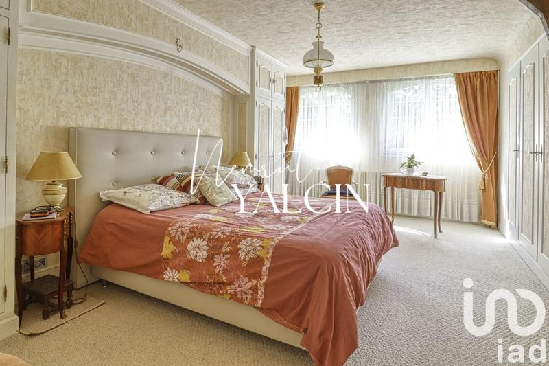 Maison - 233 m² - 8 pièces