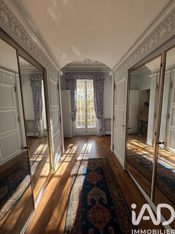 Appartement - 208 m² - 5 pièces