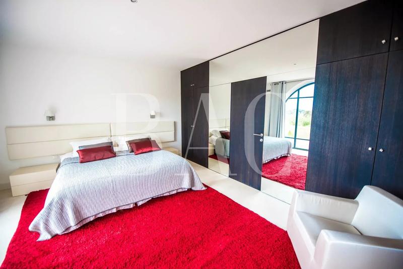 Propriété - 650 m² - 15 pièces