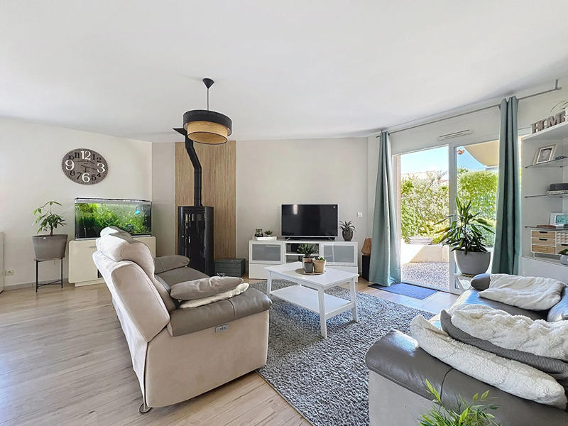 Maison - 247 m² - 8 pièces