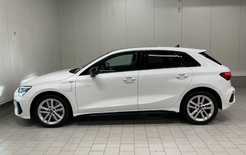 Audi A3 sportback 45 TFSIe s-Line 204 Hybride Rechargeable / Toit Ouvrant Coffre Elec Regulateur de Distance Apple Carplay Android Auto
