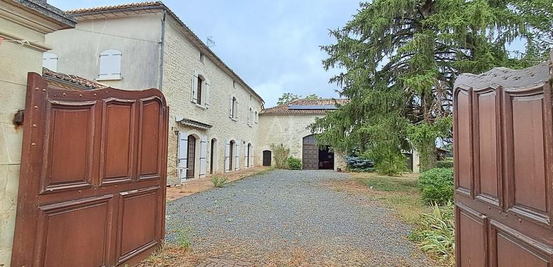 Maison - 225 m² - 9 pièces