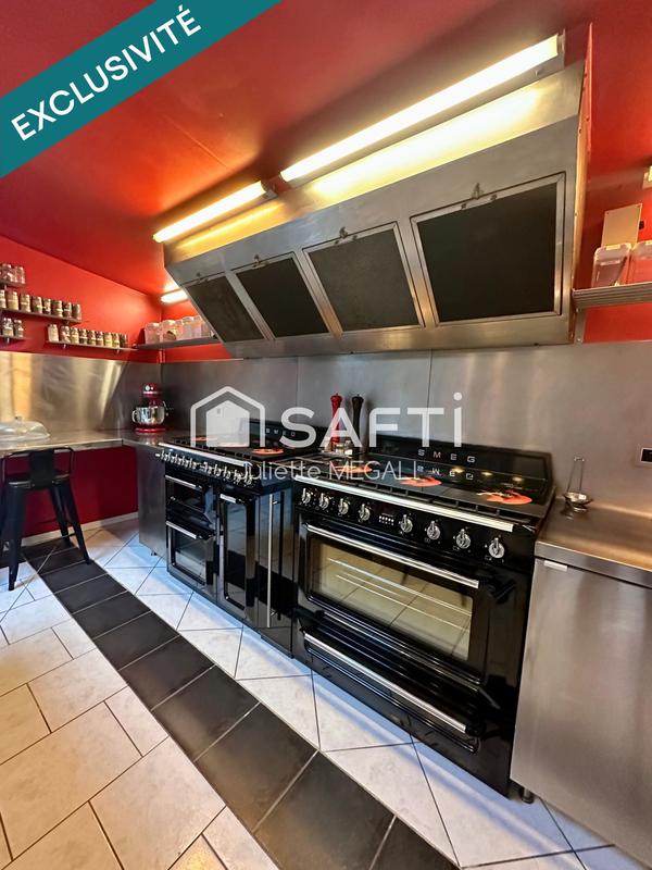 Maison - 385 m² - 10 pièces