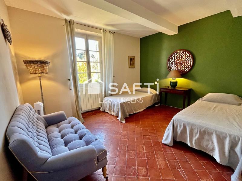 Maison - 300 m² - 10 pièces