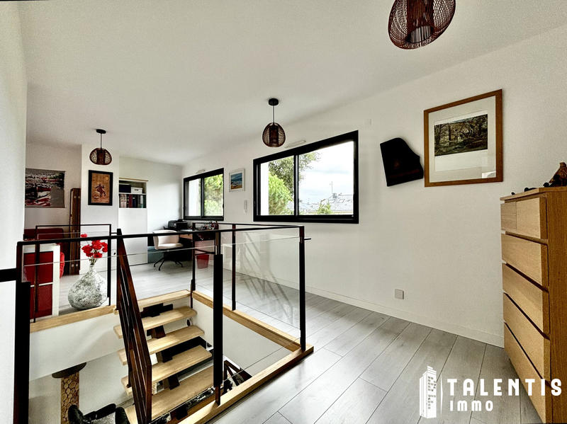 Maison contemporaine - 192 m² - 7 pièces