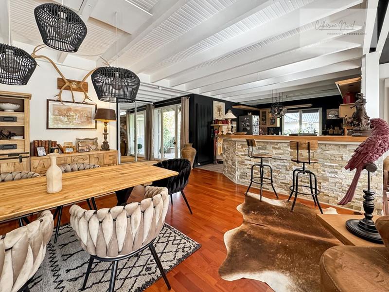 Maison - 217 m² - 7 pièces