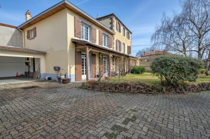 Maison - 213 m² - 6 pièces