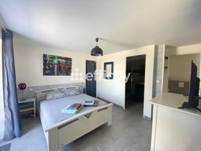 Maison - 395 m² - 13 pièces