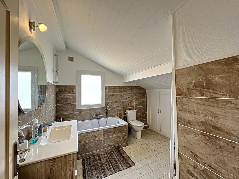 Maison - 208 m² - 6 pièces