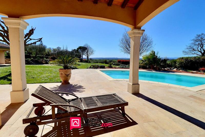 Villa - 203 m² - 6 pièces