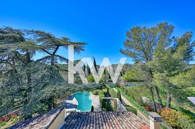 Maison - 285 m² - 8 pièces