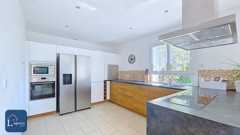 Maison - 277 m² - 6 pièces