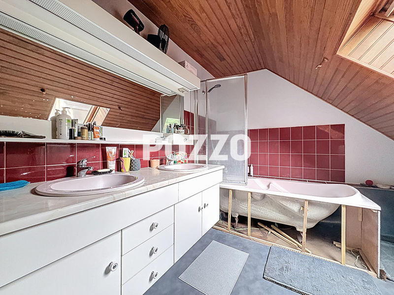 Maison - 90 m² - 6 pièces