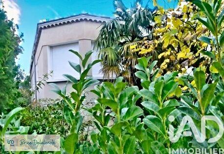 Maison - 220 m² - 9 pièces