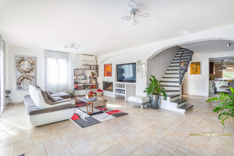 Maison - 180 m² - 7 pièces