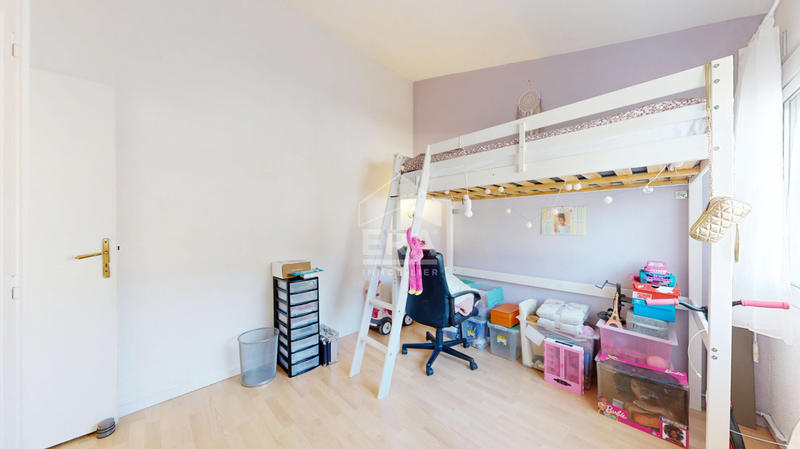 Maison - 98 m² - 5 pièces