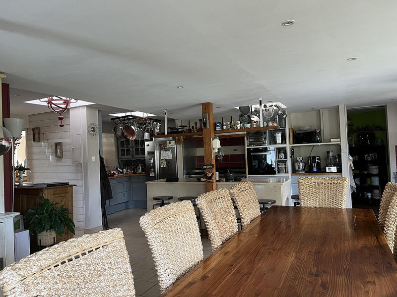 Maison - 245 m² - 10 pièces