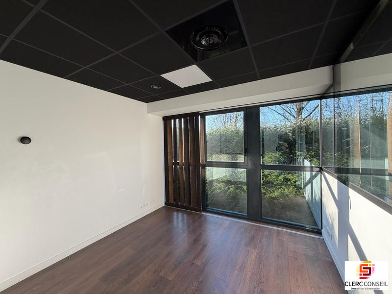 Bureau - 454 m²