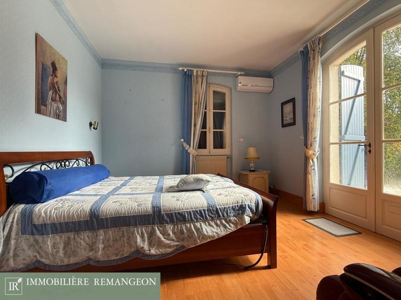 Maison - 211 m² - 8 pièces