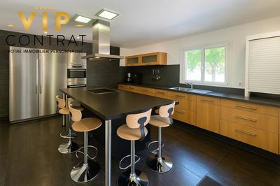 Demeure - 264 m² - 9 pièces