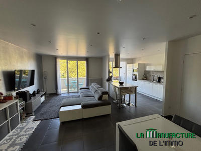 Appartement - 79 m² - 4 pièces