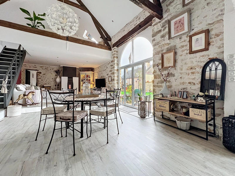 Maison - 285 m² - 8 pièces