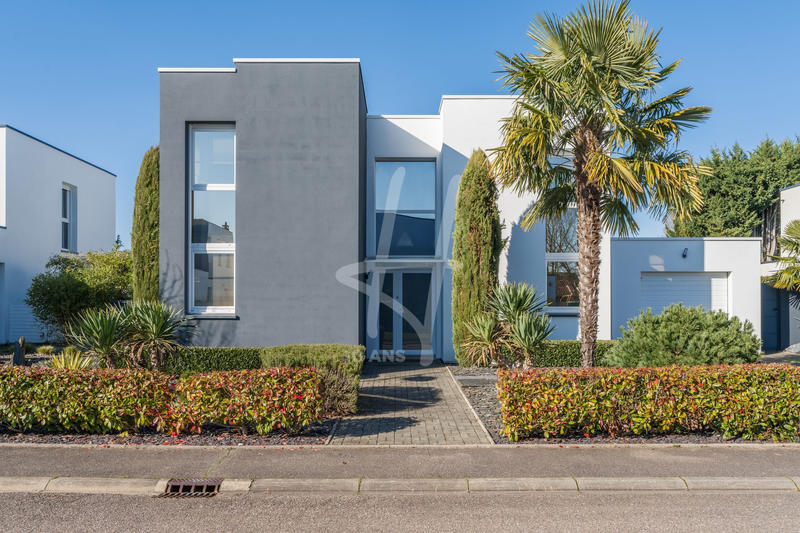 Maison contemporaine - 195 m² - 6 pièces