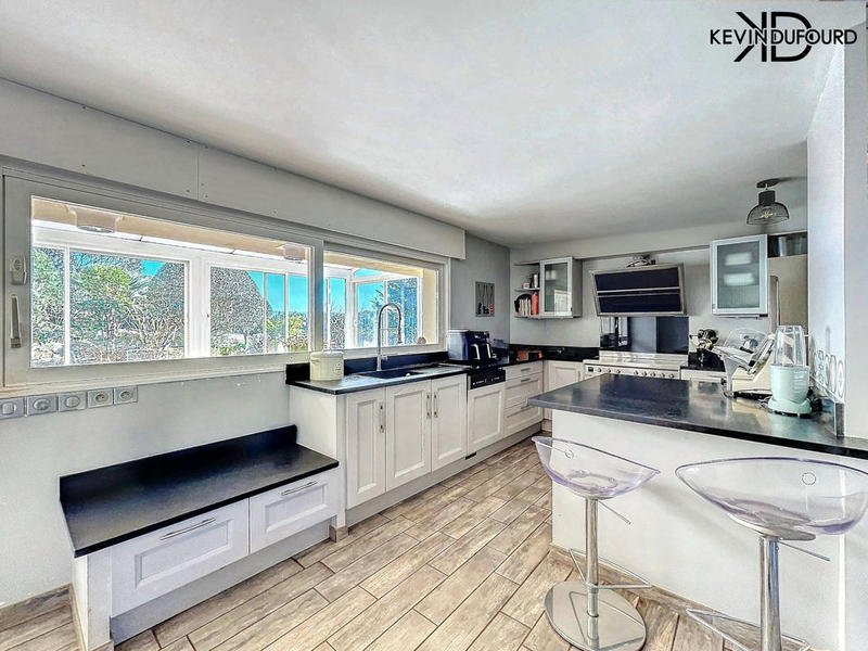 Villa - 285 m² - 11 pièces