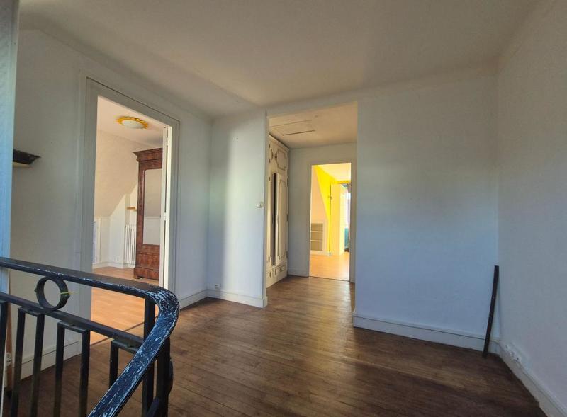 Maison - 240 m² - 9 pièces