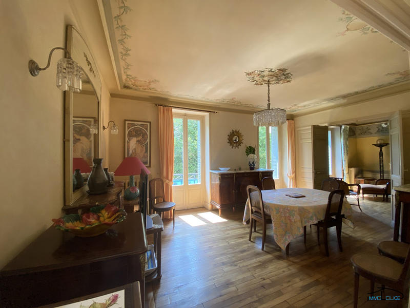 Maison - 180 m² - 10 pièces