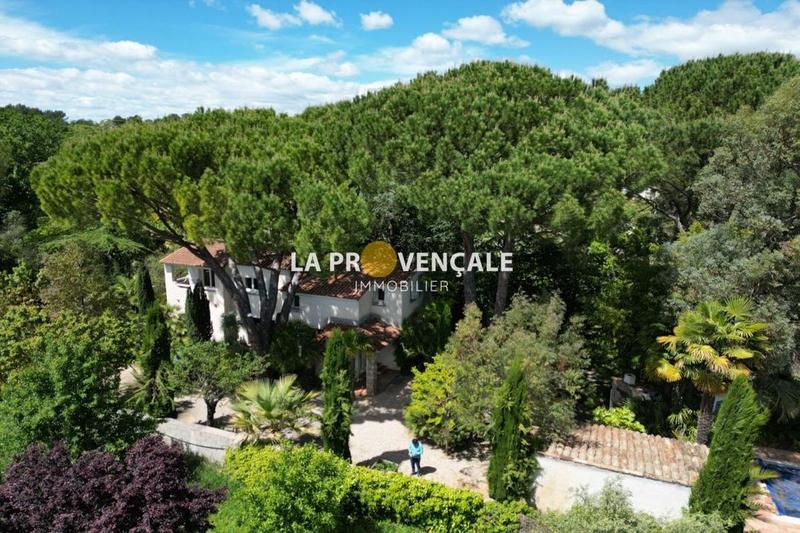 Maison - 176 m² - 9 pièces