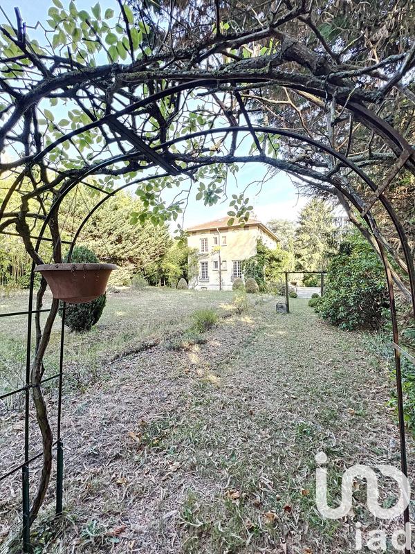 Maison - 252 m² - 11 pièces