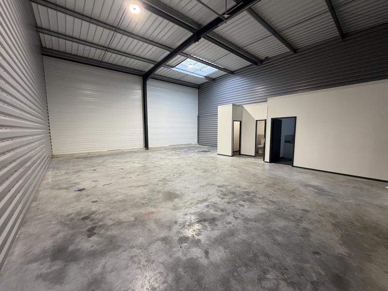Local d'activités - 150 m² - 4 pièces