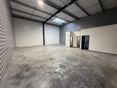 Local d'activités - 150 m² - 4 pièces