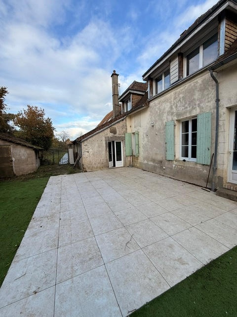 Maison - 160 m² - 8 pièces
