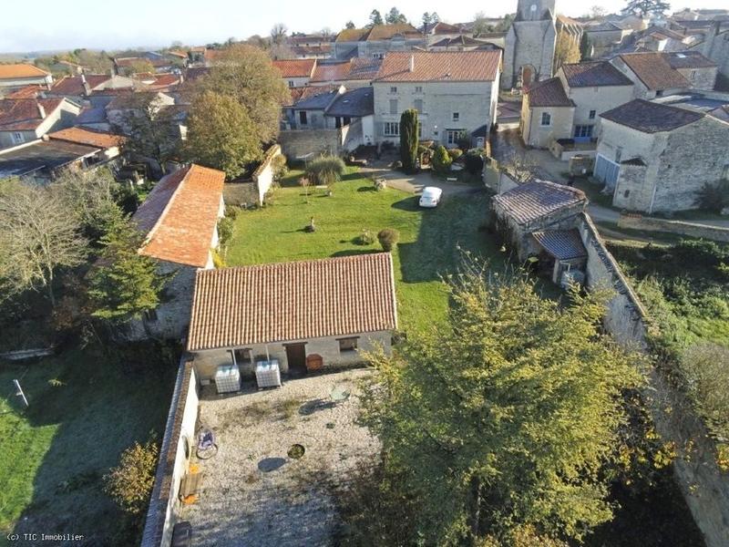 Maison de village - 495 m² - 10 pièces