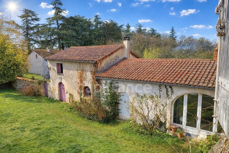 Maison - 270 m² - 7 pièces